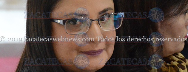 Adriana Guadalupe Rivero Garza titular de la Secretaria de la Mujer, ante el Pleno de la LXIII Legislatura